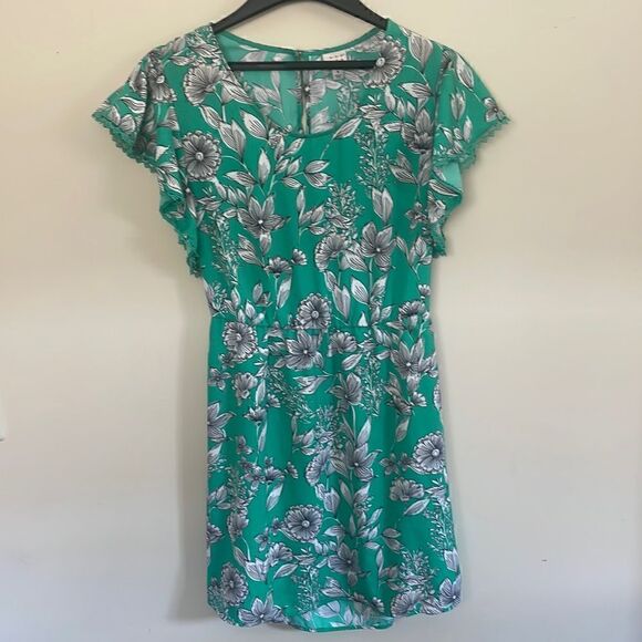 a new day Dresses & Skirts - Womens green and white floral dress size medium